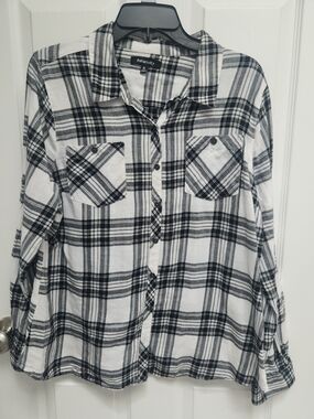 Relativity Black and White Plaid Button-Down Shirt